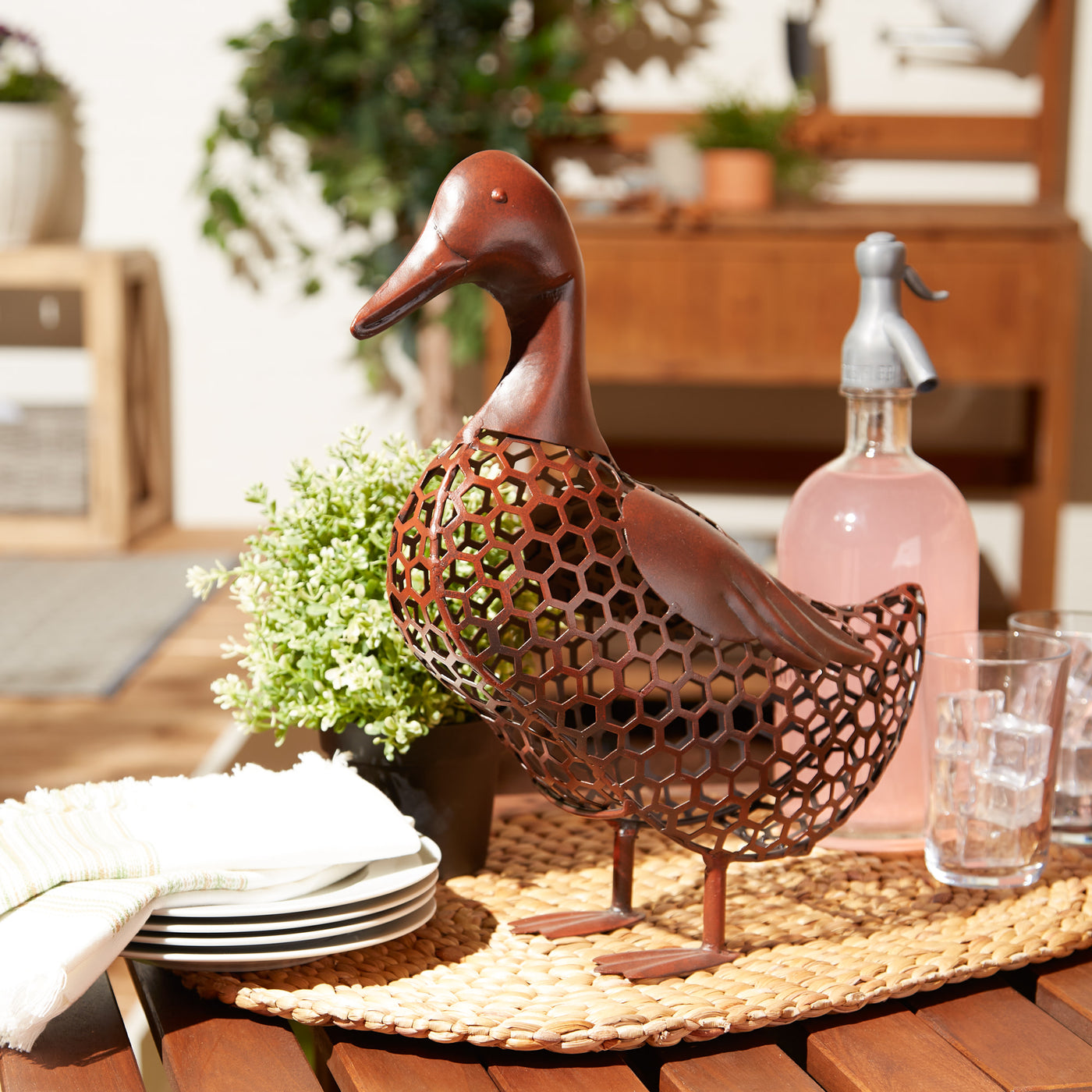 (image for) CHICKEN WIRE DUCK SCULPTURE