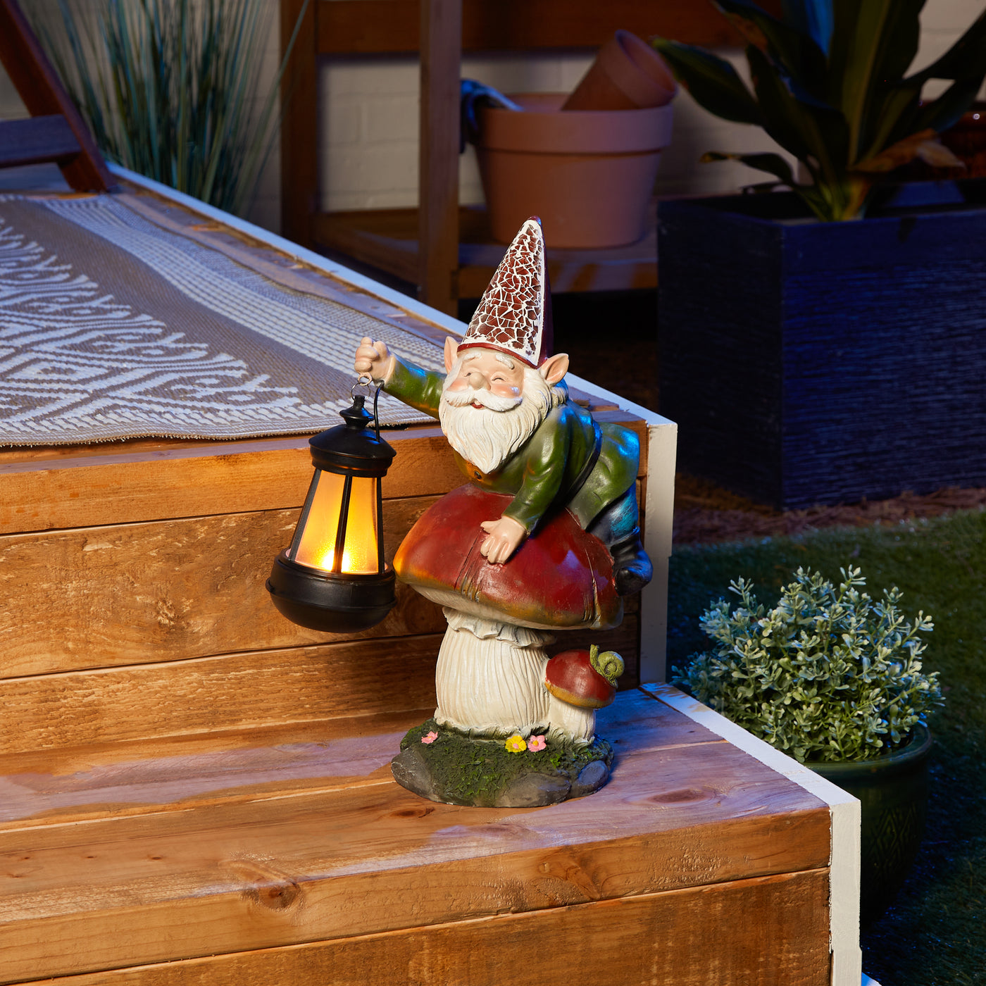 (image for) GNOME ON MUSHROOM SOLAR STATUE